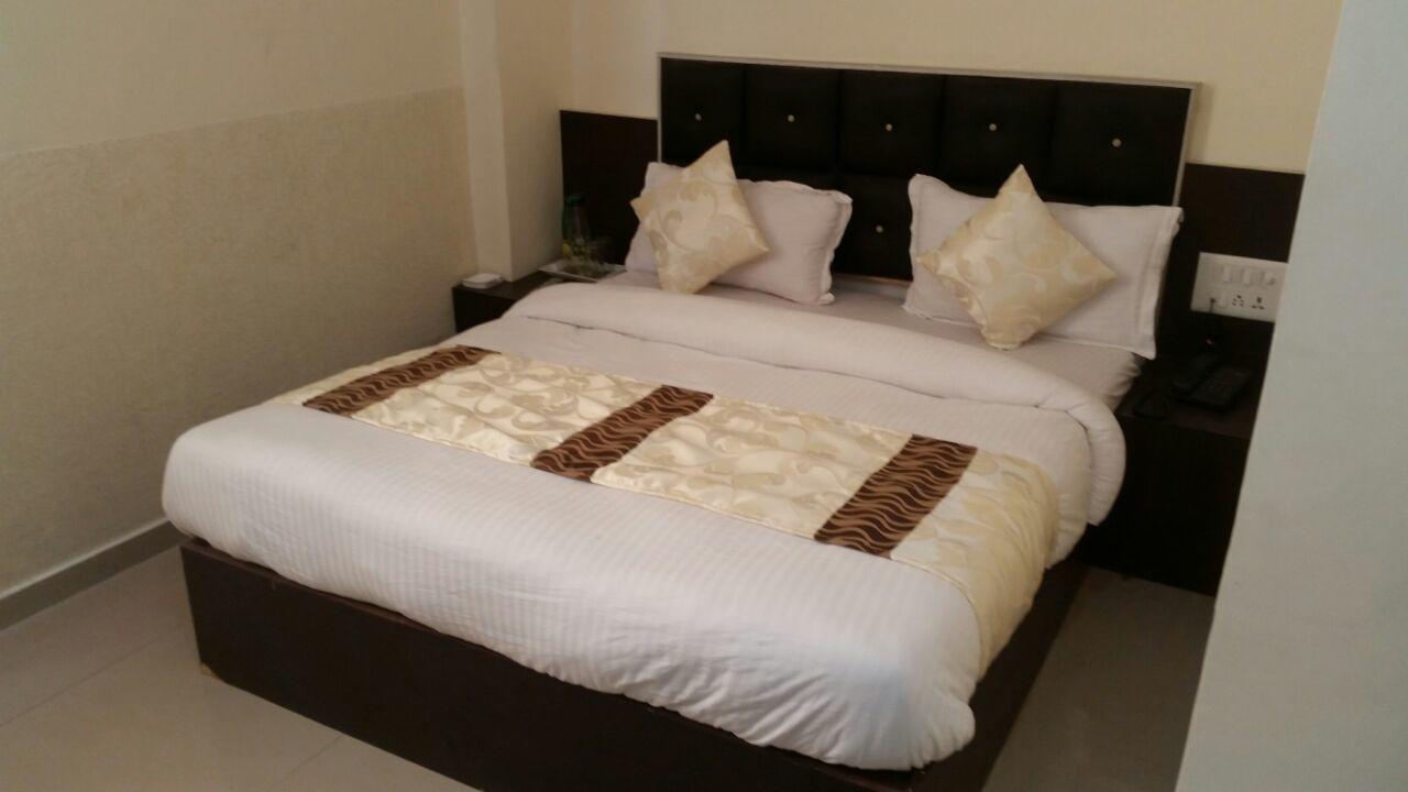 אחמדאבאד Hotel Cg Plaza מראה חיצוני תמונה