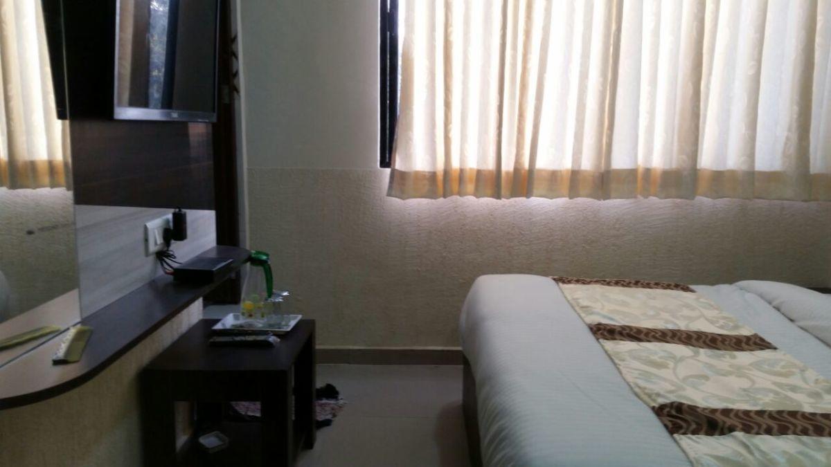 אחמדאבאד Hotel Cg Plaza מראה חיצוני תמונה