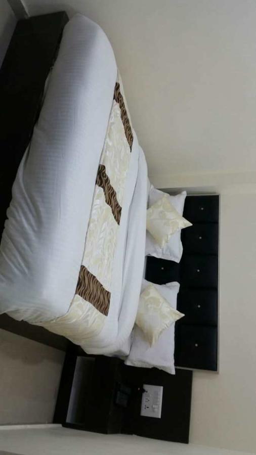 אחמדאבאד Hotel Cg Plaza מראה חיצוני תמונה