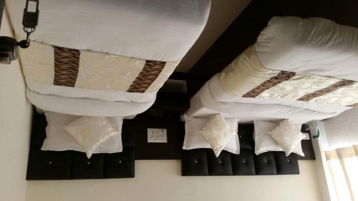 אחמדאבאד Hotel Cg Plaza מראה חיצוני תמונה
